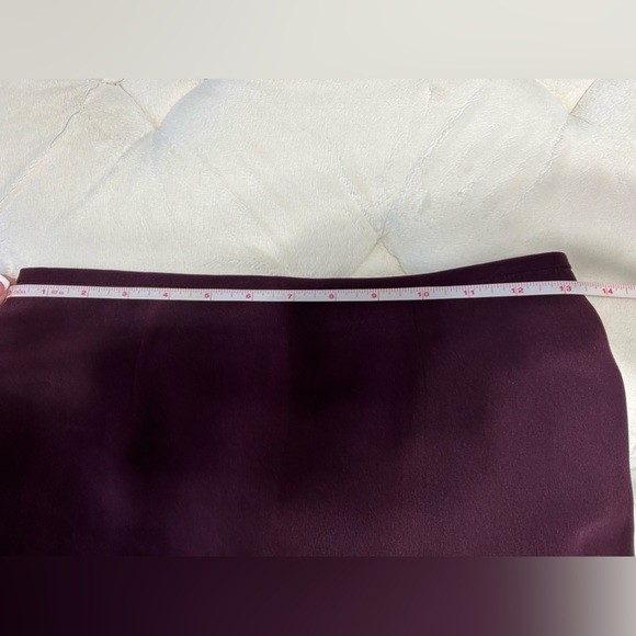 Women’s super soft Silk pencil skirt with slit - Picture 4 of 5